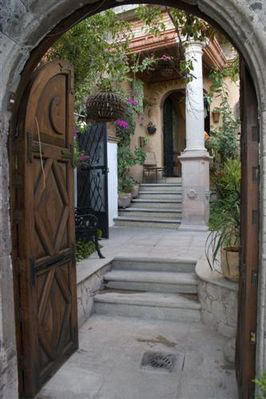 entry to tacos don felix, san miguel de allende, best restaurants in san miguel